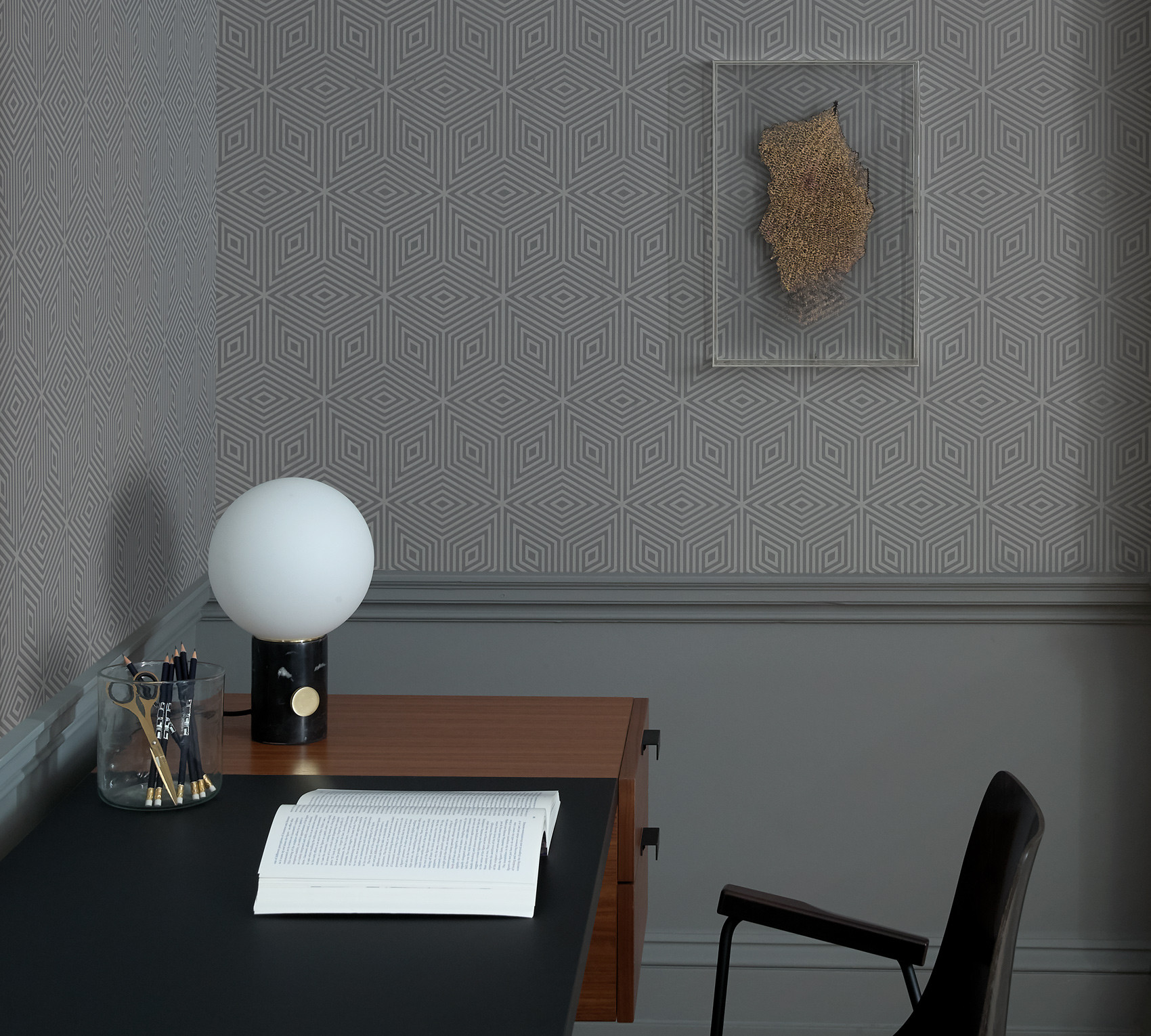 Обои Paint & Paper Library Botany Marquetry Tile Blue Blood 0360MABLUEB фото в интерьере